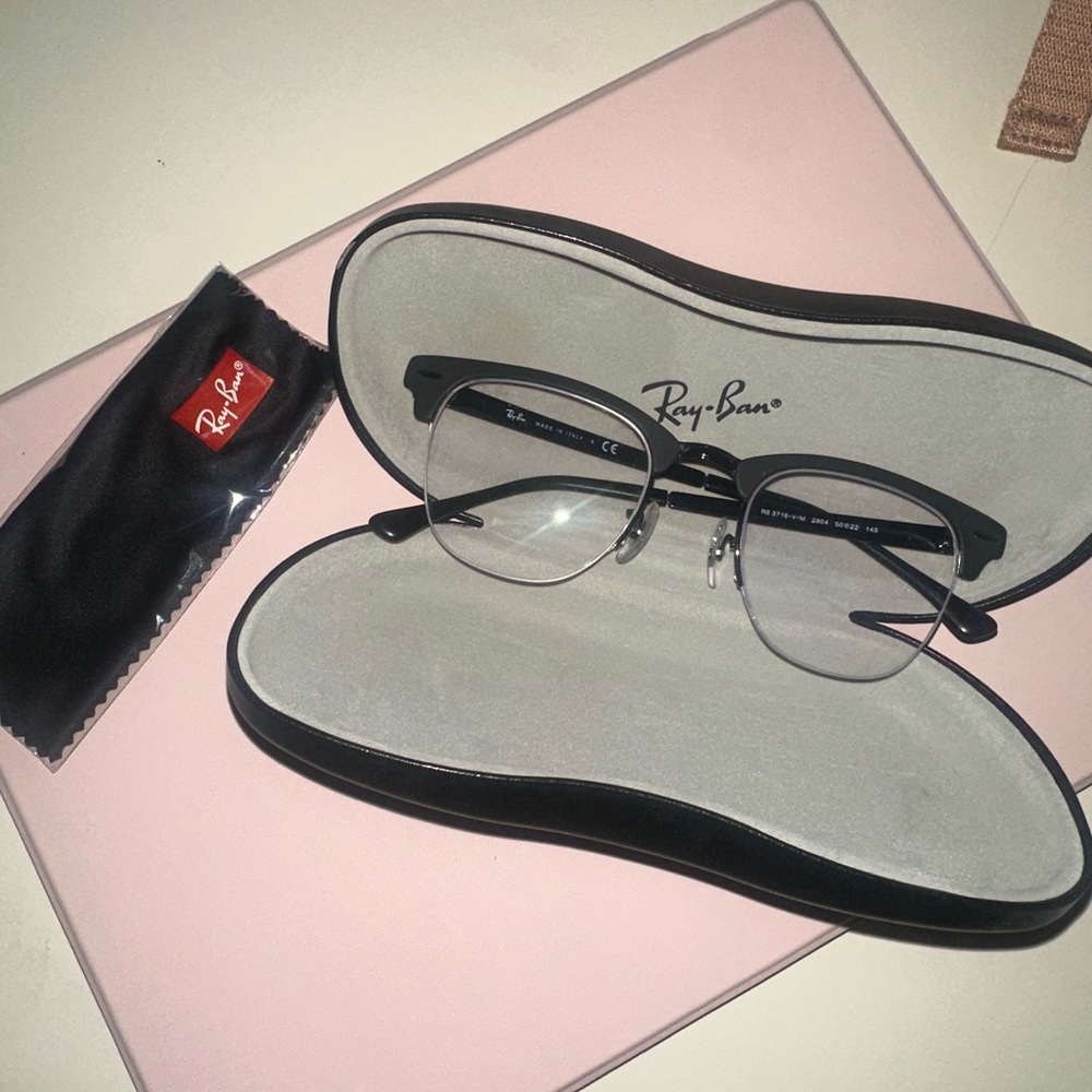 NWT RAY BAN GLASSES (FRAMES)